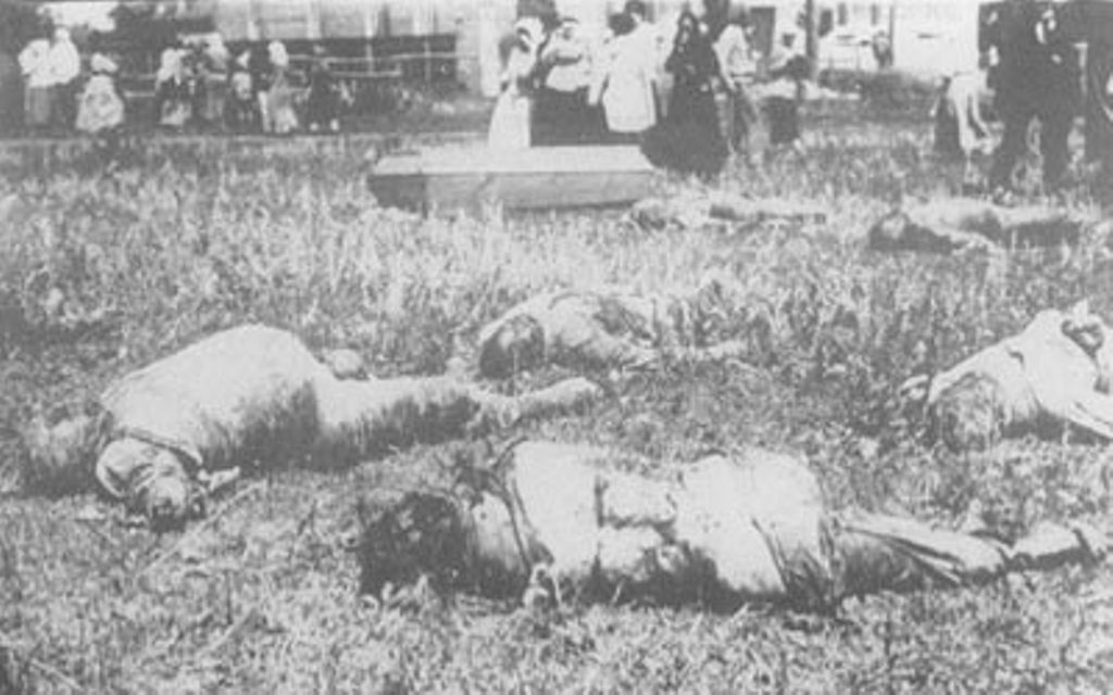 Харьков. Трупы заложников, умерших под пытками большевиков. 