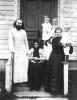Семья священника Иоанна Виноградова: супруга (справа) и их дети Серафим и Наталья