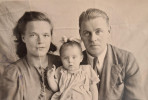 Крауклис Генрих Михайлович с семьей. Фото от 5 декабря 1949 года.