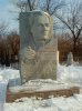 Памятник Н. И. Вавилову на центральной аллее Воскресенского кладбища г. Саратова
