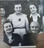 Верхний ряд (слева направо): внучки - Рейтенбах Рената Вильгельмовна, Форер Эдит Адольфовна, Рейтенбах Шарлота Вильгельмовна. Нижний ряд: дочь Рейтенбах Юлия Рихардовна и сама Гютенгер (Штробель) Альвина Георгиевна