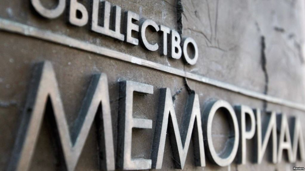 Общество Мемориал открыло памятник палачам